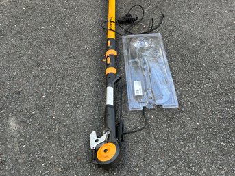 Fiskars  Chain-Driven Extendable Pole Saw & Pruner