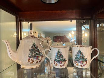 Christmas Teapot & Two Cups