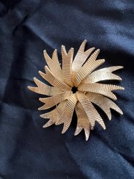 Gold Tone Capri Wreath Form Brooch