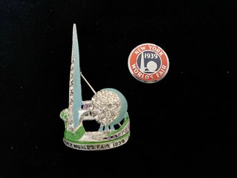 1939 New York Worlds Fair Pin And Medallion