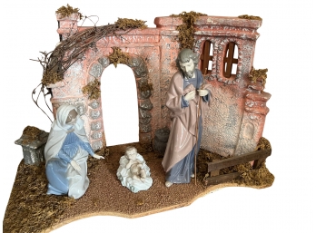 Nao Lladro Nativity Stable Display