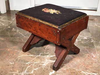 Antique Eastlake Victorian Style Footstool With Needlepoint Covering - 1870-1890 - Nice Antique Piece !