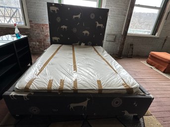 Unique Queen Size Bed With Avocado Mattress