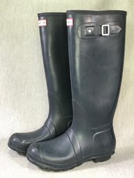 Very Nice Classic HUNTER Boots In Navy Blue - US Size Womens 8 / Mens 7 / UK 6  Eur 39 - Nice Boots !