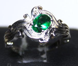 Vintage Ladies Silver Tone Ring Having Green Gemstone Size 7