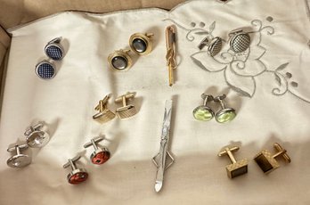 Lot Of  Eight Sets Of Vintage Mens Cufflinks And Tie Bar Multicolours.  TA - A3