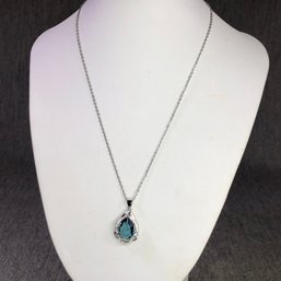 Wonderful Sterling Silver / 925 - 18' Necklace  With Slate Grey / Blue Topaz Pendant - Very Pretty Piece !