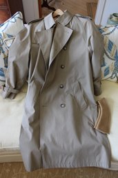 Brooks Brothers Raincoat Sz 40 - Removable Lining And Collar