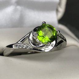 Very Pretty Brand New 925 / Sterling Silver Ring With Peridot And White Topaz - Adjustable Size - Very Pretty