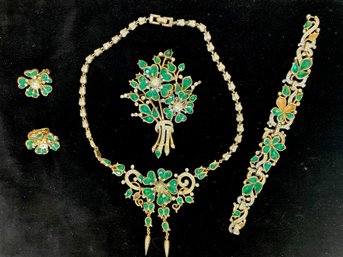 Gorgeous Trifari Emerald Teardrop Embellished Jewelry Suite