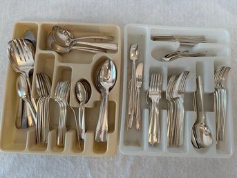 Large 132 Piece Set Of Vintage Holmes And Edwards Silverplate Flatware