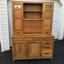 Amazing Antique HOOSIER / BAKERS Cabinet - Original Flour Sifter, Tambor Door Works Fine - Fabulous Find !