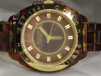 Large Size Elegant COACH Faux Tortoise Case & Bracelet - Nice Watch ! - Brand New Battery - Very Nice Watch