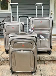 Set Of 3 SWISS GEAR SION COLLECTION Suitcases