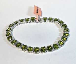 Sterling Silver Contemporary Bracelet Having Peridot And Spinel Stones 8'