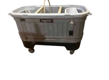 Wheeled Igloo Camping Cooler/chest With Accessories