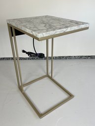 Tainoki White Marble End Table With Charging Outlet And Brass Legs