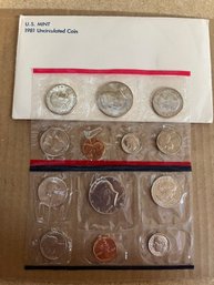 Beautiful Vintage 1981 P & D United States Mint Set