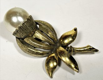 Vintage Gold Tone Costume Brooch Large Faux Pearl By Botticelli