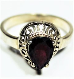 Sterling Silver Ring Havin Gpear Shaped Garnet Stone Size 9