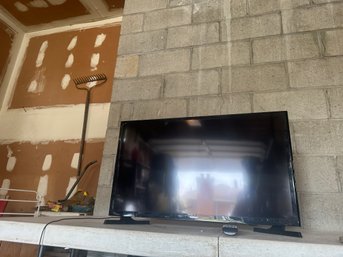 32 Samsung Flat Screen TV