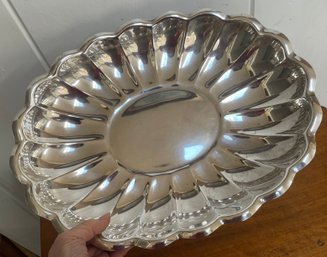 Large Vintage Silverplate REED & BARTON Oval Bowl With Scalloped Edge.