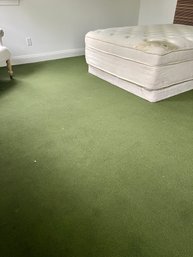 A Hunter Green Wall To Wall Carpet - Low Flat Weave - BR 2B
