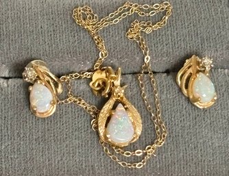 Vintage Delicate Baroness 14K Yellow Gold White Fire  Opal Necklace & Pierced Earring Set ( READ DESCRIPTION)