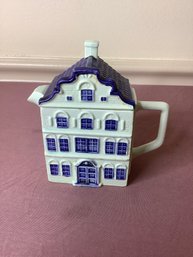 HAND PAINTED DELFTS BLUE AND WHITE HOUSE CREAMER/TEA POT
