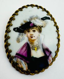 VINTAGE HAND PAINTED PORTRAIT OF VICTORIAN WOMAN ON PORCELAIN BROOCH