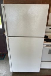 21.7 Cubic Foot G.E. Refrigerator/Freezer