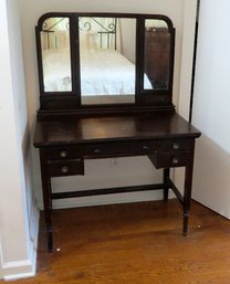 A Chabby Chic Antique 5 Drawer Vanity With Mirror