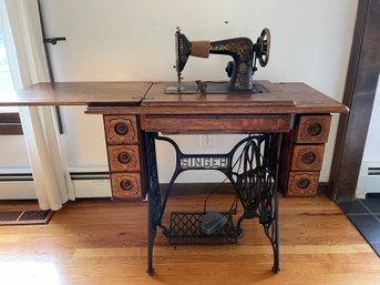 Antique Singer Sewing Machine.