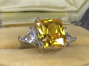 Fabulous 925/ Sterling Silver Ring With Sparkling White And Yellow Topaz - Very Pretty - New Never Worn