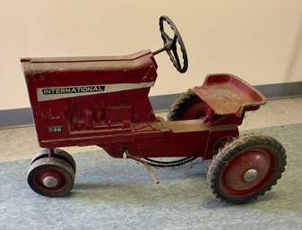 Vintage International Harvester Farmall #856 Vintage Pedal Tractor (T)