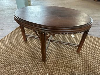 Really Pretty Mahogany Antique Oval Table