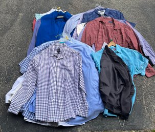 Large Selection Of Clean Name Brand Men's Shirts And Sweaters