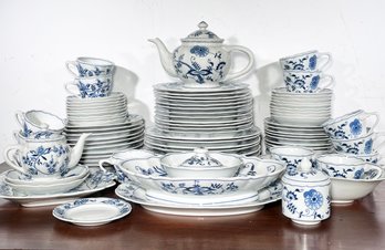 A Large Vintage Service For 8 Blue Danube China - Tons Of Extras!