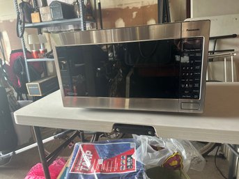 2.2 Cu Ft Panasonic Microwave