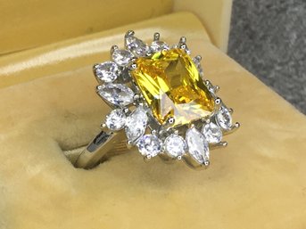 Fabulous Sterling Silver / 925 Ring With Intense Sparkling White And Yellow Topaz - Brand New - Never Worn