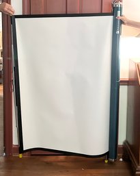 Radiant Colormaster Movie Screen W/ Case
