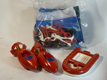 PLASTIC - SCUBA DIVERS 1960'S - 1970'S Action Figures Play Mat And Rescue Boats