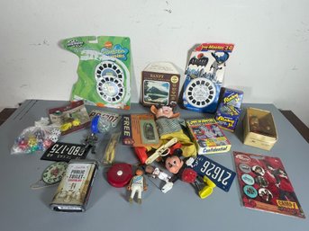 LOT OF VIEWMASTER ITEMS AND TOYS