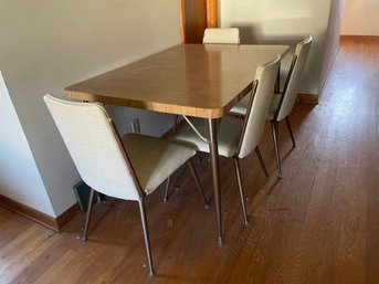 Mid Century Modern , Daystorm - Dinning. Table With Four Chairs.