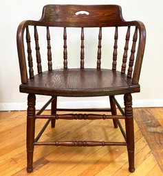 An Antique Oak Windsor Chair