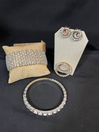 Ooh La La Glitter - Two Rhinestone Bracelets And Brooch/Earring Set