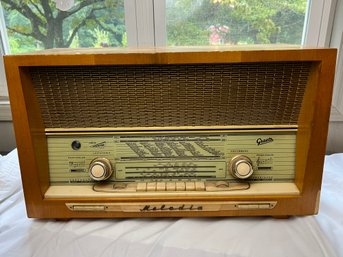 Rare 1956-57 Graetz Melodia M418 Tube Radio