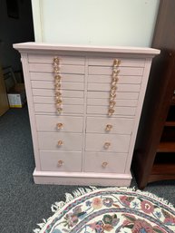 Adorable Pink Chest With Heart Shaped Glass Knobs For Your Little Princess