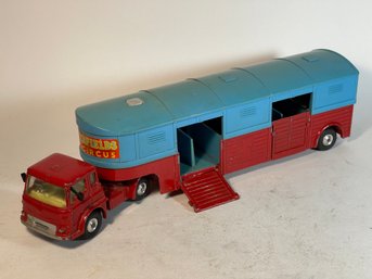 CHIPPERFIELDS DI - CAST CIRCUS ANIMAL TRUCK BY - CORGI  MAJOR TOYS - ARTICULATED HORSE BOX