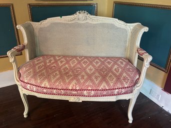 FRENCH PROVINCIAL SETTEE W/ DECORATIVE PILLOWS